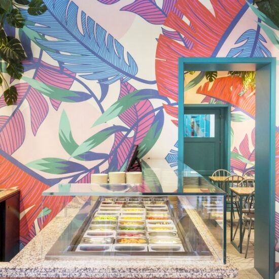 Grès imitation seminato veneziano pour un resto de style tropical