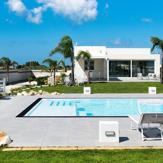 Home tour : plusieurs effets de grès pour une villa de rêve à Marsala
